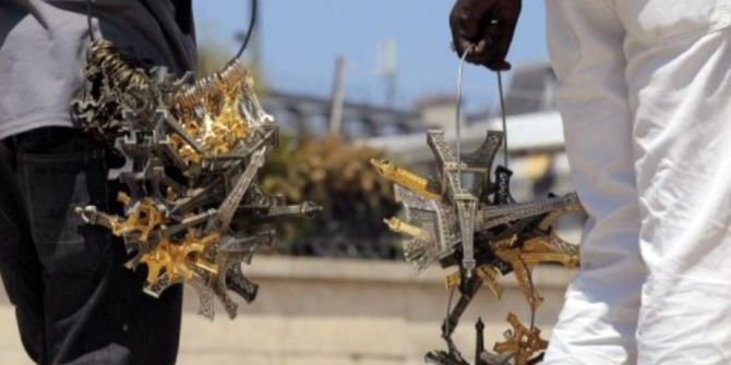 Fransa’da Seyyar Satıcı Anahtarlıkla Polisleri Dövdü