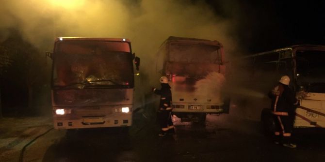 Silivri’de Park Halindeki 4 Aracın Şüpheli Yangını