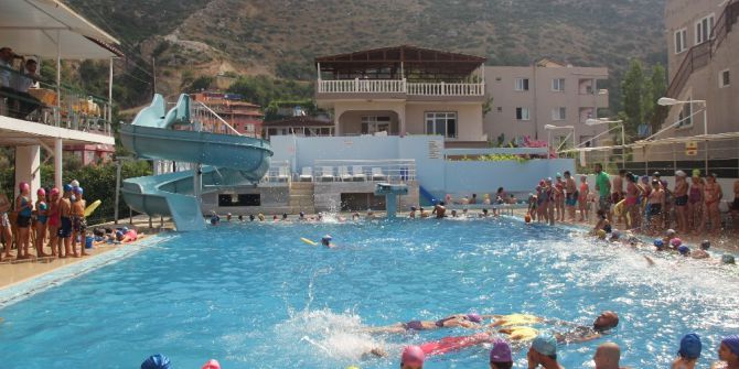 Samandağ Belediyesi’nden Ücretsiz Yüzme Kursu