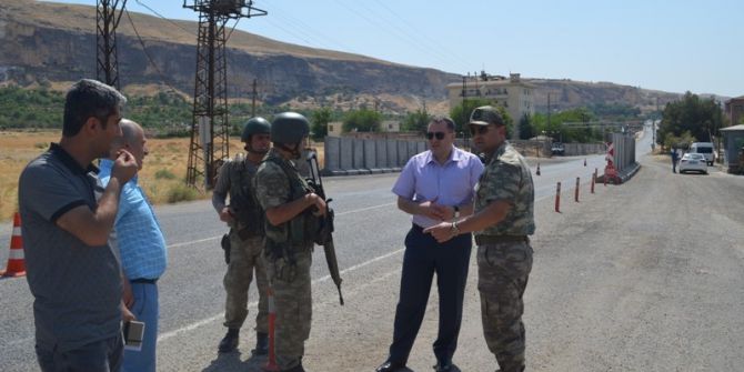 Hasankeyf Kaymakamı Yol Kontrol Noktalarını Denetledi