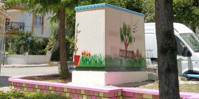 Efeler’de Parkla Ve Trafolar Renkleniyor