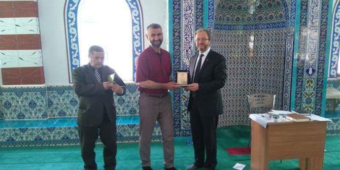 Altıntaş’ta Emekli Olan İmamlara Plaket