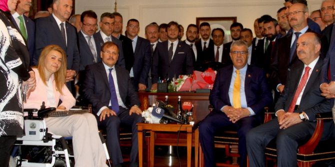 Veysi Kaynak, Başbakan Yardımcılığı Görevini Hakan Çavuşoğlu’na Devretti