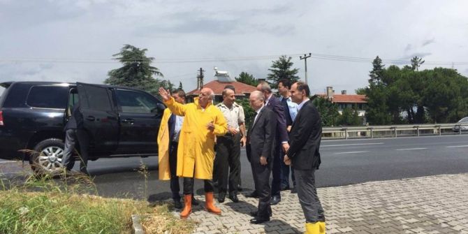 Vali Ceylan Sağanak Yağıştan Zarar Gören Yerlerde İncelemelerde Bulundu