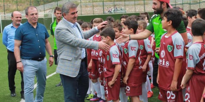 Amasya Belediyespor’dan 200 Çocuğa Futbol Eğitimi