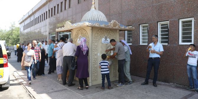 Büyükşehir Belediyesi Her Gün 4500 Kişiye Ücretsiz Limonata Dağıtıyor
