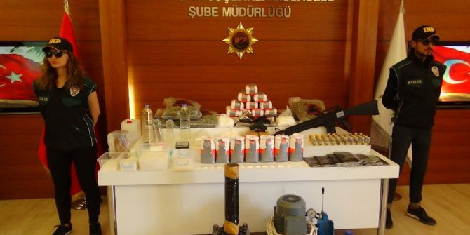 Uyuşturucu Tacirleri Sattıkları Zehirleri ‘Un’ Paketine Gizlemişler