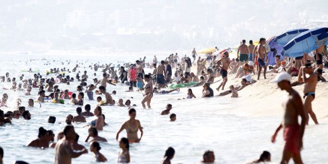 Alanya’da Plajlar Doldu Taştı