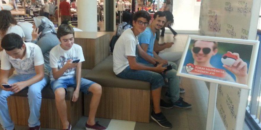 Pokemon Ustalarını Buluşturan Etkinlik