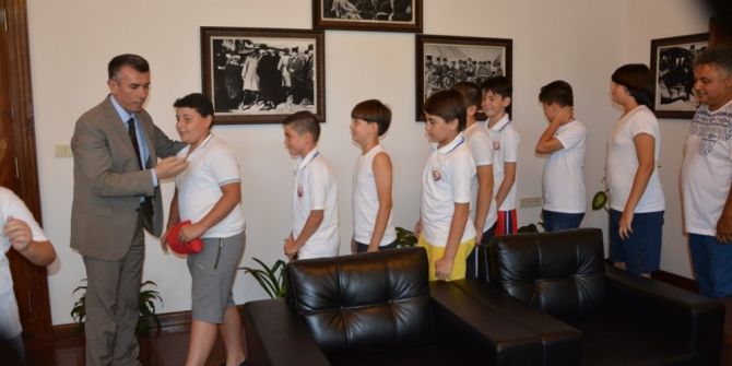 Kaymakam Sırmalı Şampiyon Efeleri Tebrik Etti