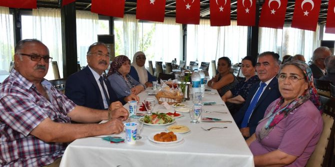 Büyükşehir Belediyesi’nden, Kıbrıs Şehitlerinin Aileleri Ve Gaziler Onuruna Yemek