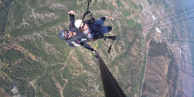 Salihli’de Yamaç Paraşütü Keyfi Başladı