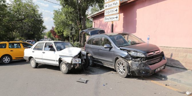Başkent’te Trafik Kazası: 2 Yaralı