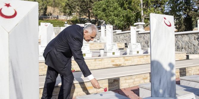 Başbakan Yıldırım, Kktc’de Boğaz Şehitliği’ni Ziyaret Etti