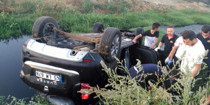 Otomobil Kanala Devrildi: 2’si Çocuk 5 Yaralı