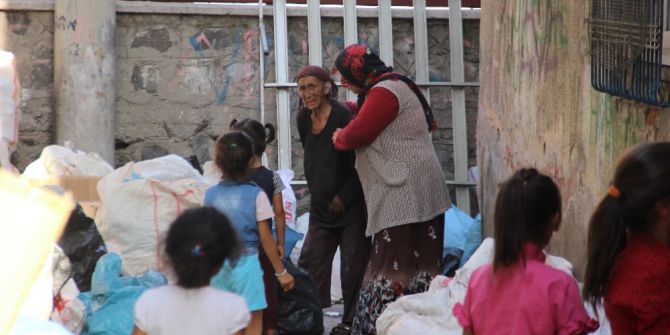 Engelli Çocuklarıyla Sokağa Atıldı