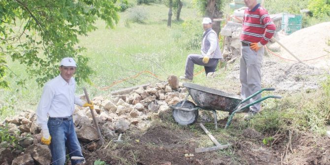 Sel Sularında Zarar Gören Mezarlık Duvarı Onarıldı