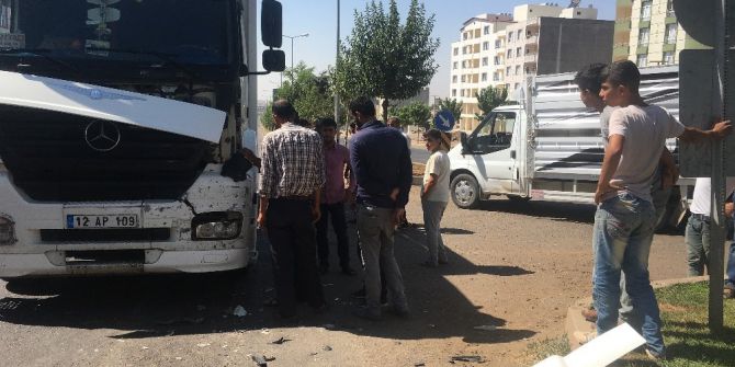 Siverek’te Maddi Hasarlı Kaza