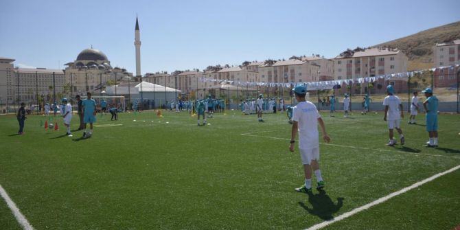 Tuşba Belediyesinin Yaz Spor Kursları Açıldı