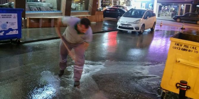 Bilecik’te Çöp Konteynerlerinin Bulunduğu Alanlar Deterjanlı Suyla Yıkandı