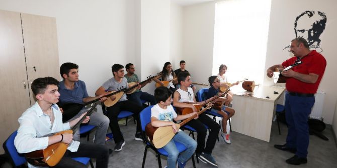 Yenimahalle’de Gençlik Merkezine Yoğun İlgi