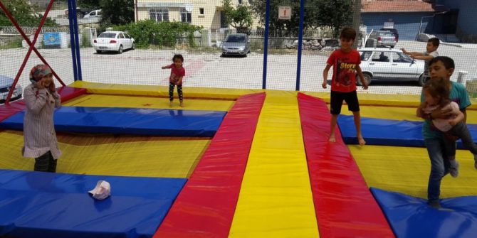 Çocukların Trambolin Keyfi