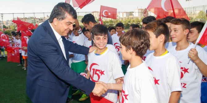 Kupalar Gururla Havalandı