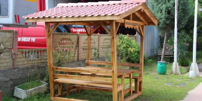 Sağlık Ocakları Önlerine Kamelyalar Konuyor