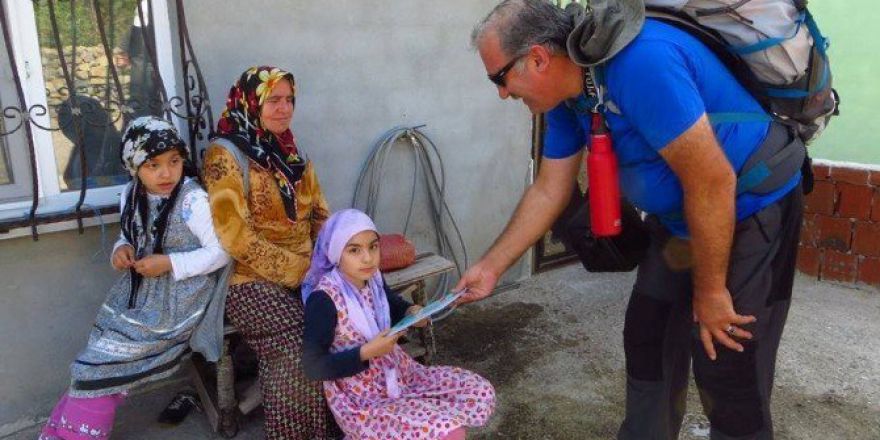 Niksarlı Doğaseverler Hem Geziyor Hem De Okumaya Teşvik Ediyor