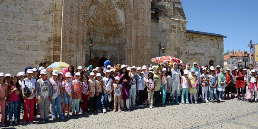 Genç Komek Yaz Okulu’nda 25 Bin Öğrenci Yaz Tatilini Dolu Dolu Geçiriyor