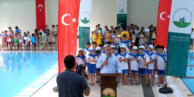 Minik Yüzücülere Sertifika