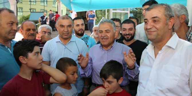 Başkan Büyükkılıç Ve Ekibi Aydınlıkevler Mahallesi Halkı Ve Esnafı İle Buluştu