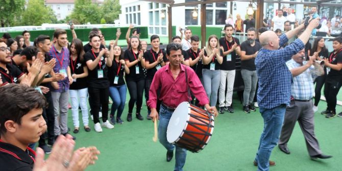 27. Uluslararası Akçaabat Müzik Ve Halkoyunları Festivali Başladı