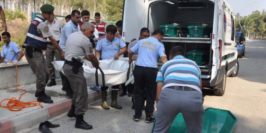 Sulama Kanalında Ayağına Taş Bağlı Bulunan Cesedin Kimliği Tespit Edilemedi