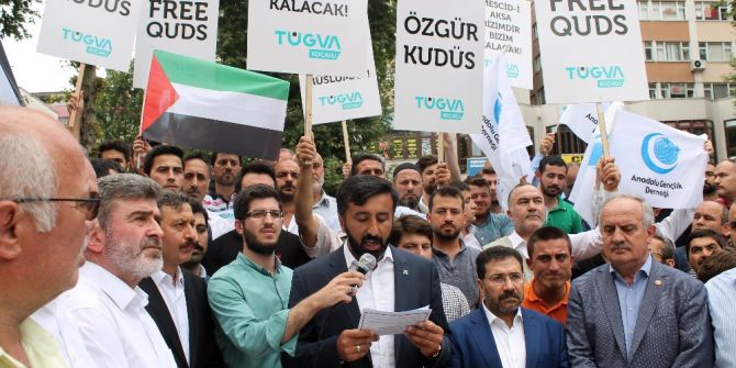 Kocaeli’de Cuma Namazı Çıkışı İsrail Protesto Edildi