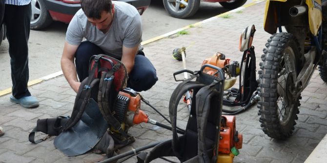 Çim Motoru Tamircileri Yoğun Mesaide