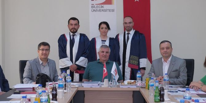 Doktora Mezunları Cübbelerini Giydi