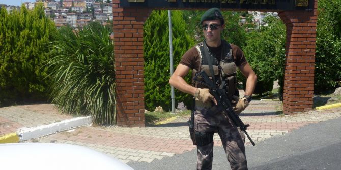 Maltepe’de Parklar Ve Kıraathanelere Polis Baskını