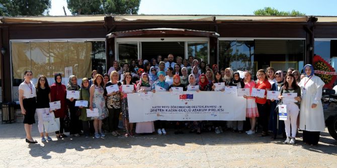 Atakum’da Başarılı Kadınlar Ödüllendirildi