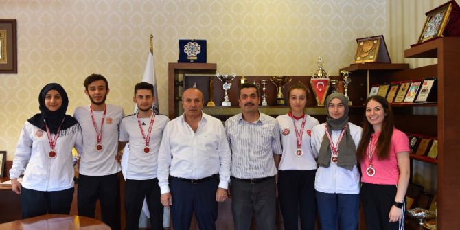 Şampiyon Kıckboksçular Kaymakam Yüksel Ve Başkan Arslan’ı Ziyaret Etti