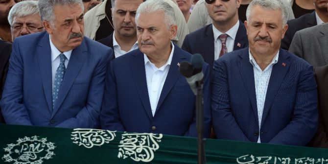 Devlet Erkanı Bakan Aslan’ın Kardeşinin Cenazesinde Bir Araya Geldi