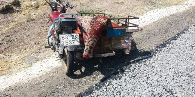 Takla Atan Sepetli Motosikletteki 2 Kişi Yaralandı