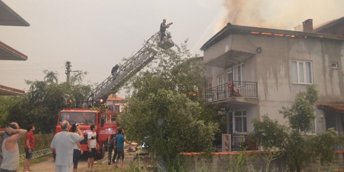 Selendi’de Ev Yangını Korkuttu