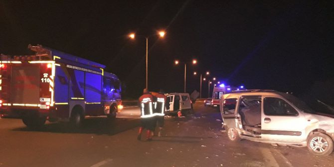 Başkent’te İşçileri Taşıyan Kamyonet, Başka Bir Araca Arkadan Çarptı: 9 Yaralı