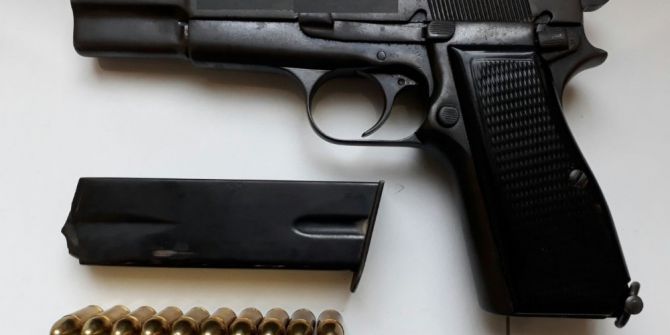 Silah Ve Telefon Kaçakçılarına Operasyon: 2 Gözaltı