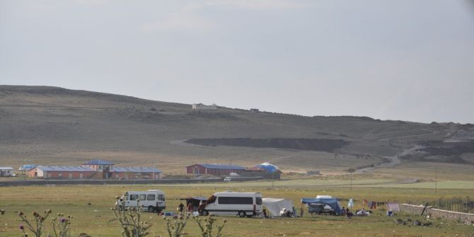 Dilenciler Garajlar Bölgesini İşgal Etti