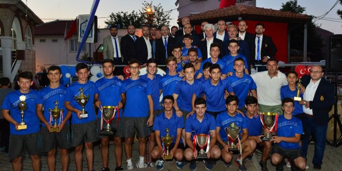 Edebaliden Şampiyonlara Kutlama