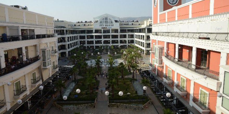 Mimarisiyle Eski İzmir’i Yaşatıyor