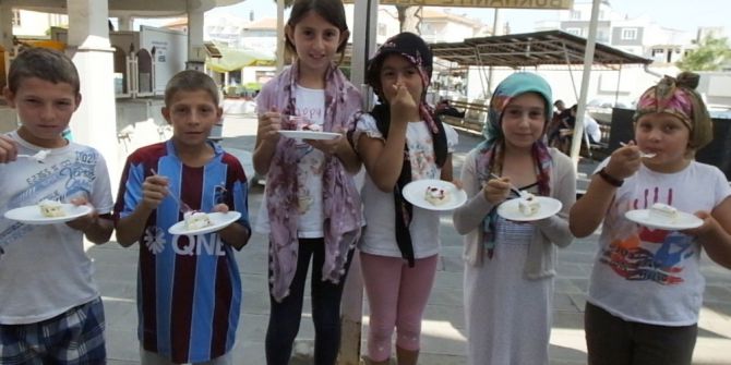 Burhaniyeli Öğrenciler Camide Yaş Günü Kutladı