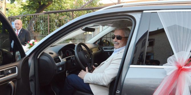 Belediye Başkanı Şehit Ailesine Düğünde Makam Aracını Tahsis Edip, Şoförlüğünü Yaptı